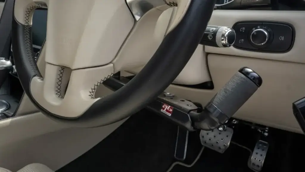 Alfred Bekker push pull hand controls fitted on a automatic vehicle