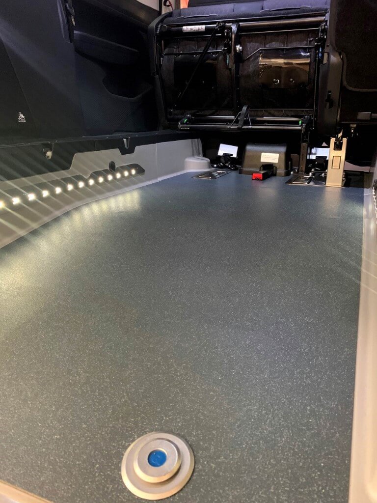 WAV-FULL-LOWERED-FLOOR-WITH-LIGHT-SHOWING-LIGHTS-ON-FORD.j